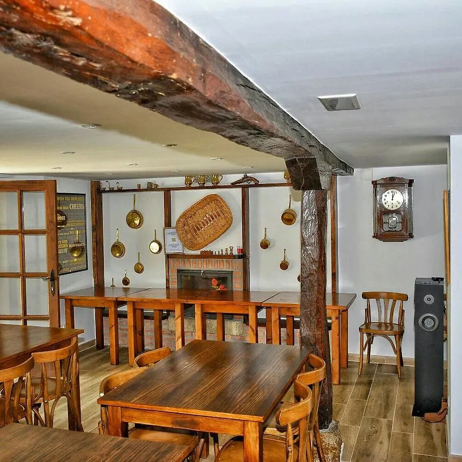 Mies De Villa Сомо 3*,